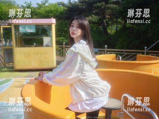 在Jang Joo(장주)的ARTGRAVIA-VOL里，美图就似魔法阵，你相信它能让你一天都靠外表生存吗？！